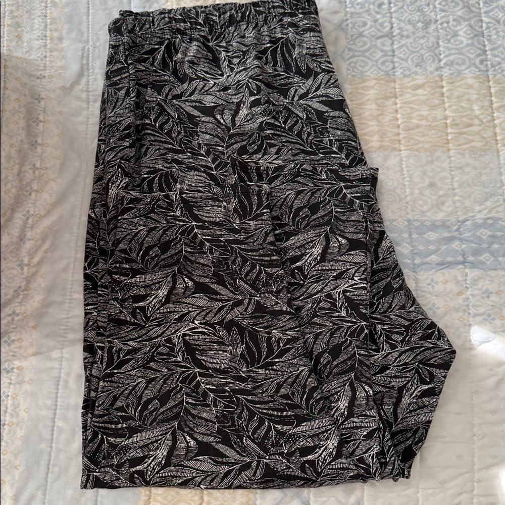 Ellos Black & White Leaf Pattern Pants